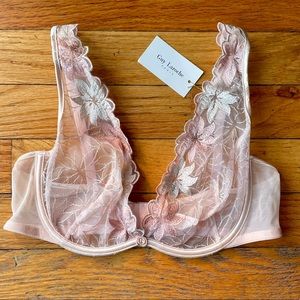 🐩💋Guy Laroche Paris 💋🐩 - Unlined High Apex Embroidery Bra - NWT - 34C